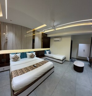 Superior Double Room - Hotel Vallabh Sky (Vadodara)