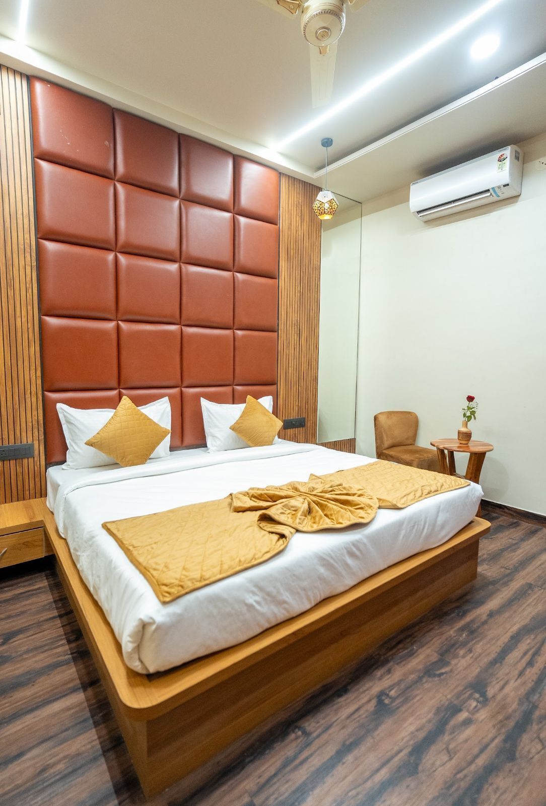 ห้องเอ็กเซกคิวทีฟดับเบิล, ระเบียง, วิวเมือง | ผ้าม่านกันแสง, เตารีด/โต๊ะรีดผ้า, Wi-Fi ฟรี