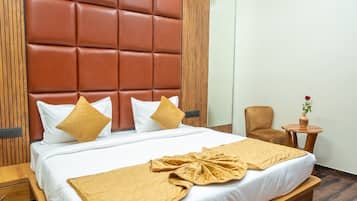 Habitación ejecutiva doble, balcón, vistas a la ciudad | Cortinas opacas, tabla de planchar con plancha, wifi gratis