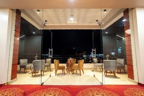 Tempat makan pasangan