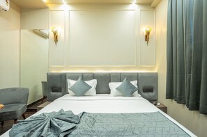 ห้องเอ็กเซกคิวทีฟดับเบิล, ระเบีย ง, วิวเมือง | ผ้าม่านกันแสง, เตารีด/โต๊ะรีดผ้า, Wi-Fi ฟรี