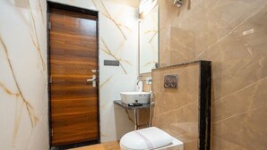 ห้องเอ็กเซกคิวทีฟดับเบิล, ระเบียง, วิวเมือง | ห้องน้ำ