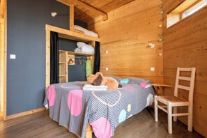 2 bedrooms, Internet, bed sheets - Wood and straw hut on stilts (Valserhône)