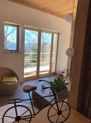 Interior - Wood and straw hut on stilts (Valserhône)