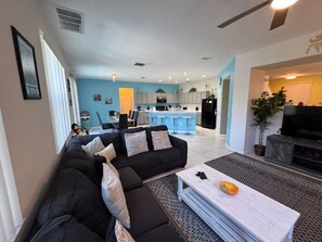 TV, table football - 4 Bedroom games room hot tub & pool close to Parks (Davenport)