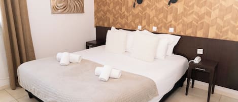 Chambre Confort | Rideaux dâobscurcissement, fer et planche Ă repasser