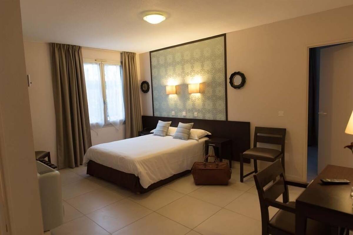 Classic Single Room | Blackout drapes, iron/ironing board, free WiFi