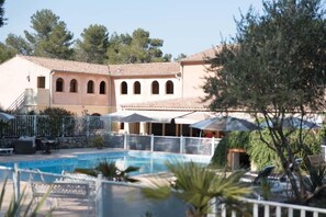Seasonal outdoor pool - Hostellerie de l'Abbaye du Thoronet (Le Thoronet)