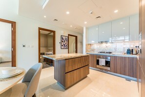 Fridge, microwave, oven, stovetop - High-Floor Balcony with Burj Khalifa View & Asst Room, Minutes from Burj Plaza (Dubai)