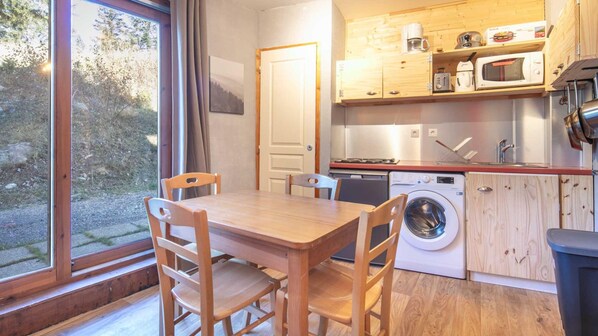 Private kitchen - Apt. in Chamrousse Near Supermarket (Chamrousse)