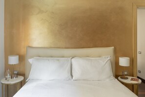 1 bedroom, desk, iron/ironing board - iFlat | Elegant Roman Retreat by the Vatican (Roma)