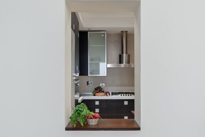 Réfrigérateur, micro-ondes, lave-vaisselle, grille-pain