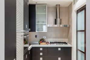 Fridge, microwave, dishwasher, toaster - iFlat | Elegant Roman Retreat by the Vatican (Roma)