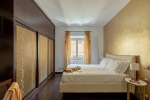1 chambre, bureau, fer et planche à repasser