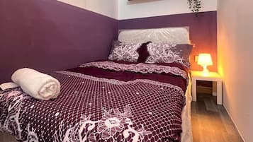 Habitació doble econòmica | Escriptori i espai de treball apte per a portàtils