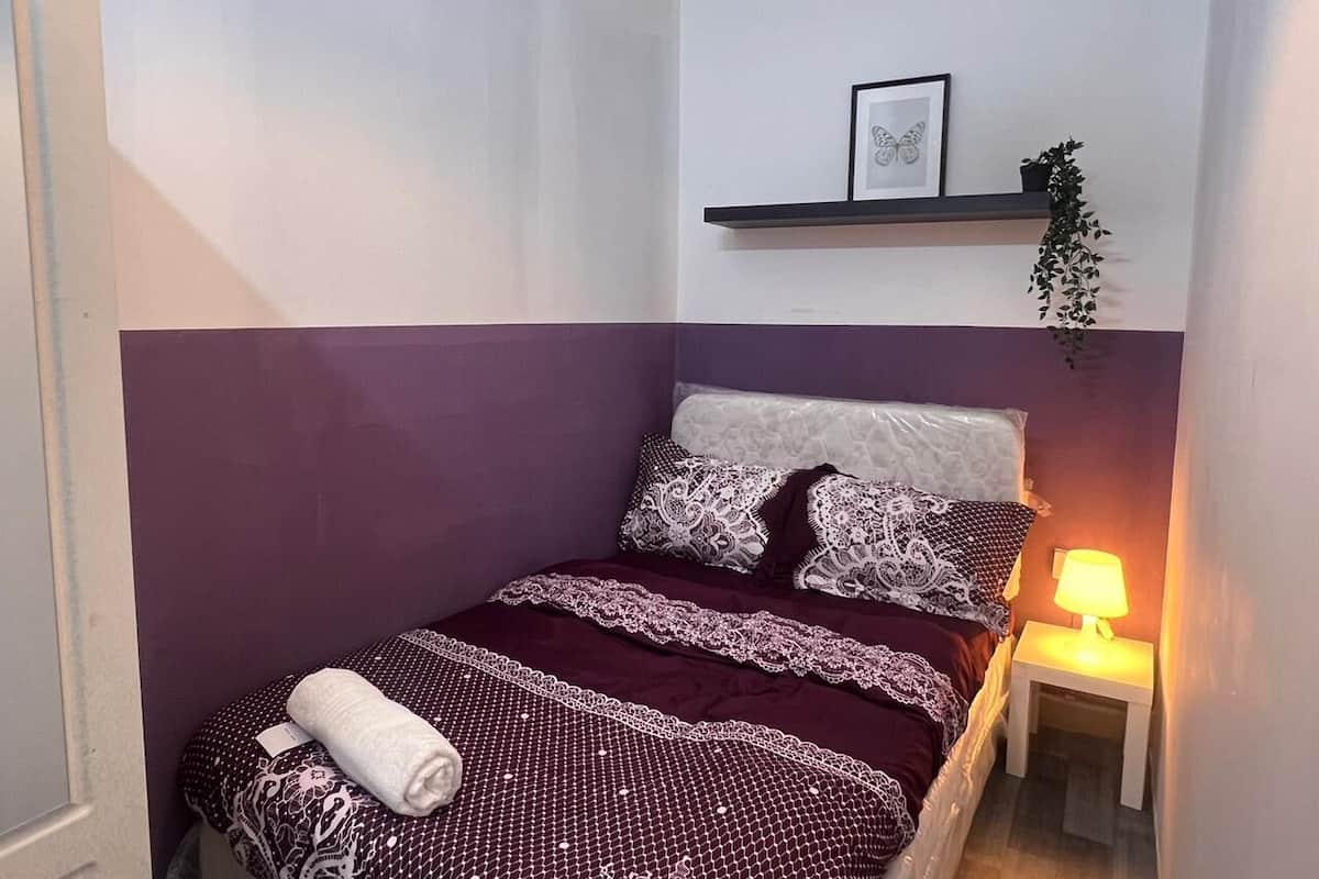Economy Double Room | Desk, laptop workspace, iron/ironing board (on request), WiFi (free)