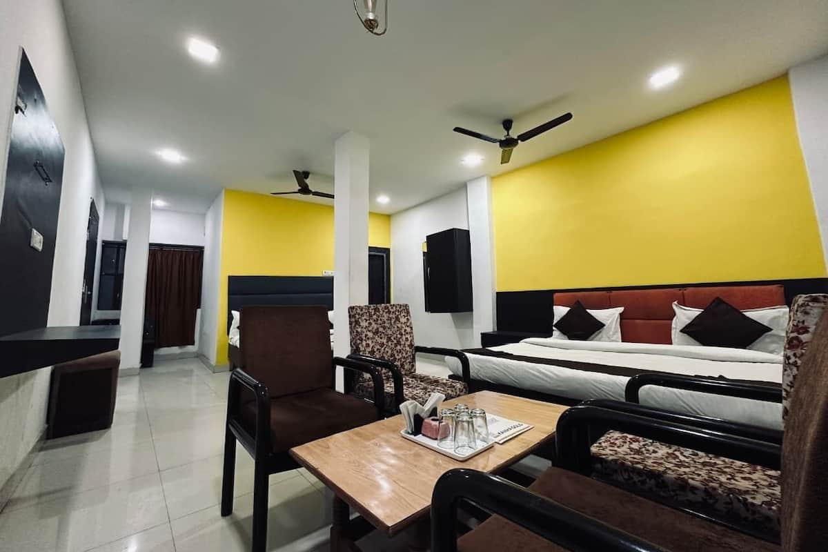 Large Family Room (Non-AC) | Free WiFi, bed sheets