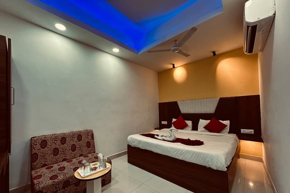 Corporate Room | Free WiFi, bed sheets