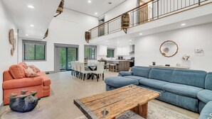 Living area - Sleeps 14, Hot Tub, Garage Event Room, Game Room Lake + River + Trails + Golf (West Branch)