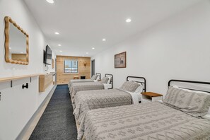 Room - Sleeps 14, Hot Tub, Garage Event Room, Game Room Lake + River + Trails + Golf (West Branch)