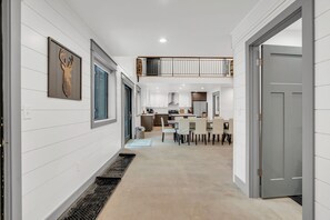 Dining - Sleeps 14, Hot Tub, Garage Event Room, Game Room Lake + River + Trails + Golf (West Branch)