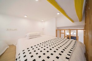 Economy Apartment | Free WiFi - Book and Bed - East Nanjing Road (Shanghai)