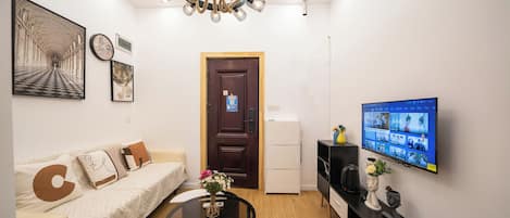 Senior Apartment, 2 Bedrooms | Free WiFi
