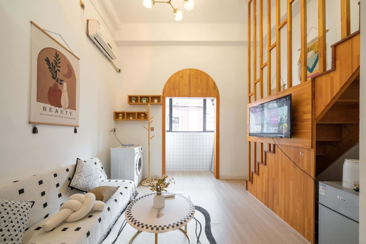 Economy Apartment | Living area