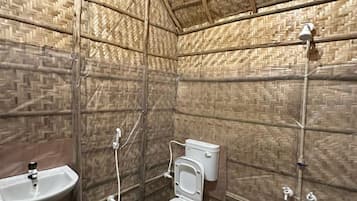 Comfort Room | Bathroom | Shower, towels, shampoo