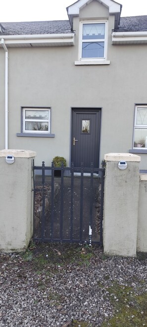 Bungalow, 1 habitación, fumadores, chimenea | Entrada al alojamiento