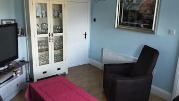 Bungalow, 1 Bedroom, Smoking, Fireplace | Living room