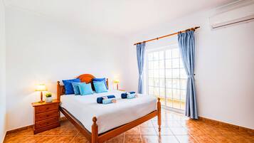 4 bedrooms, in-room safe, iron/ironing board, WiFi (free)