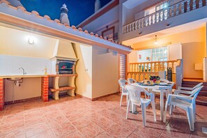 تناول الطعام بالخارج