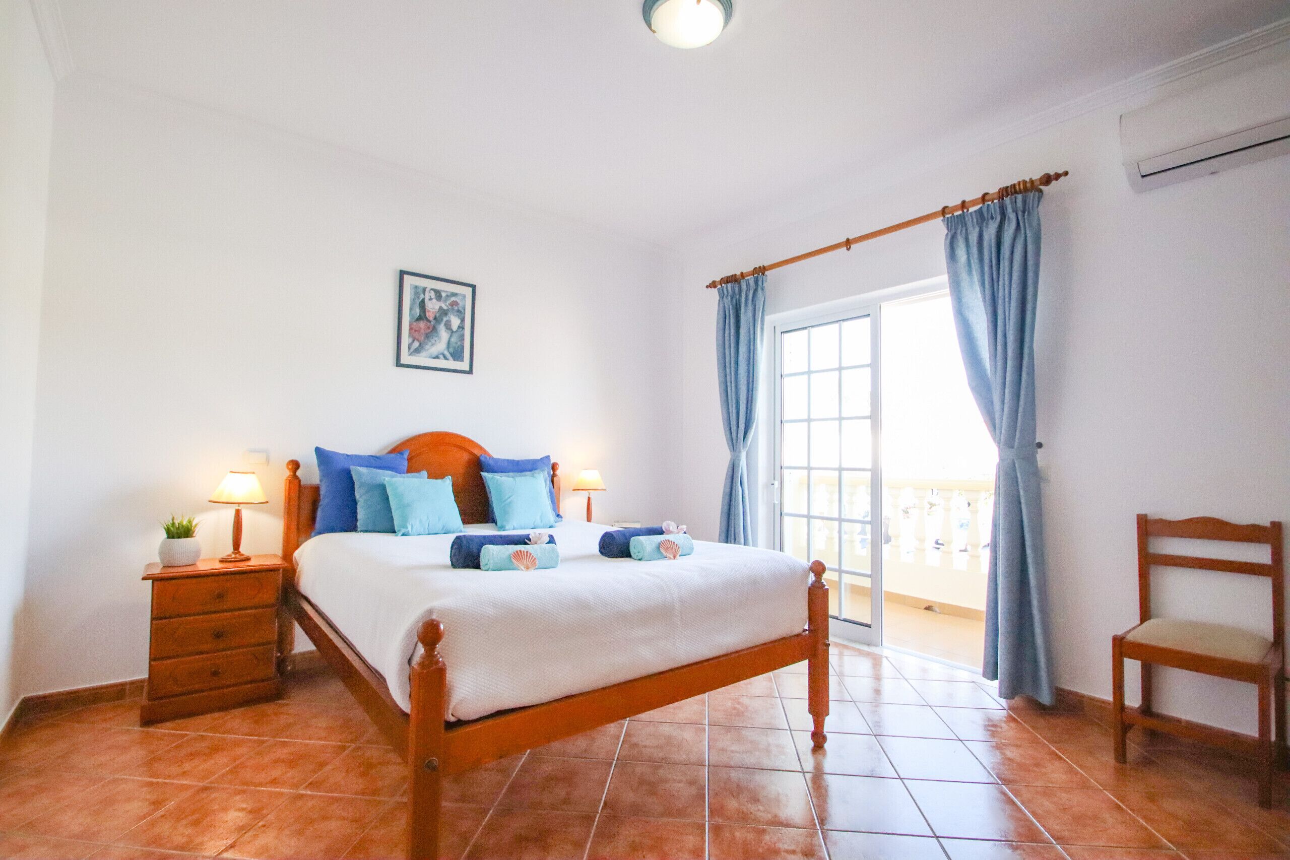 4 bedrooms, in-room safe, iron/ironing board, free WiFi