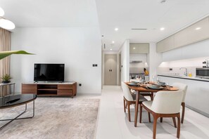 House - Stayshort - 1 Bedroom in Emaar Beachfront That Sleeps 4 (Dubai)