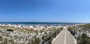 Sun-loungers - Luxury Bayside Ortley Beach House • Sleeps 10 (Seaside Heights)
