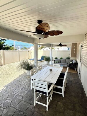 Outdoor dining - Luxury Bayside Ortley Beach House • Sleeps 10 (Seaside Heights)