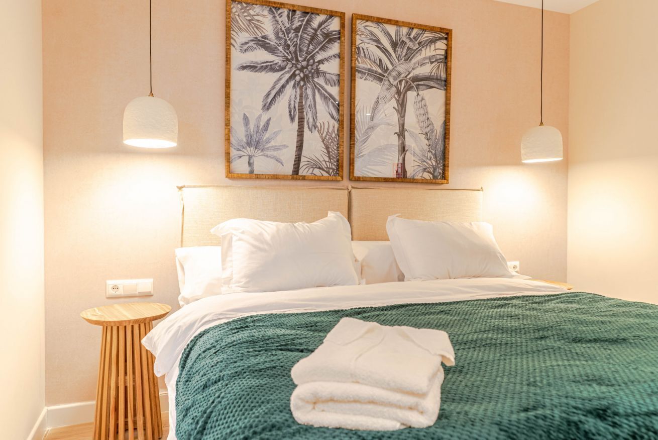 办公桌、熨斗/熨衣板、旅行婴儿床