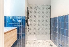 Shampoo y papel de baño 