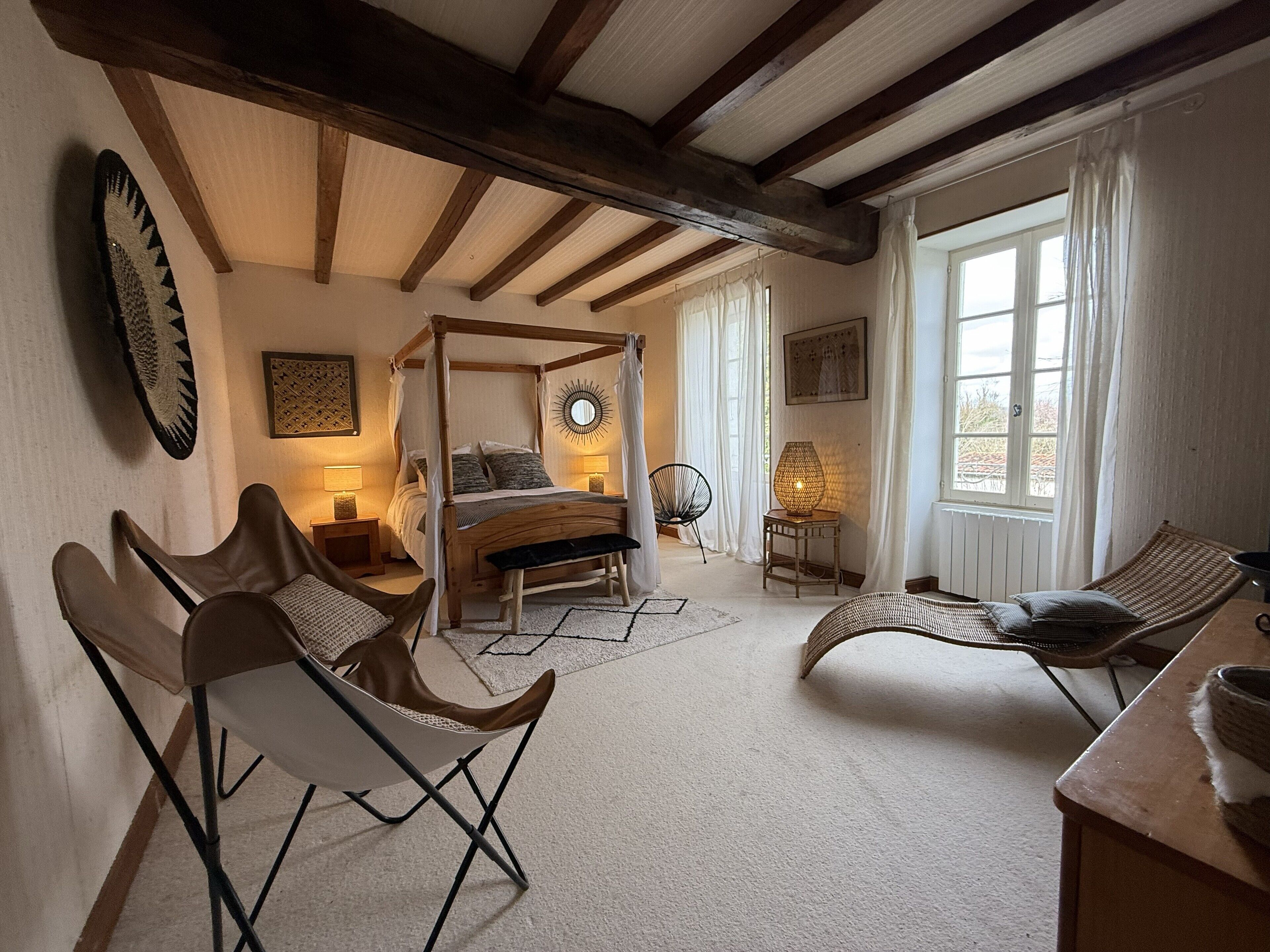 7 bedrooms, desk, iron/ironing board, travel cot