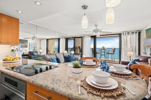 Interior - Spectacular Direct Oceanfront  Don't Miss Out! (Lahaina)