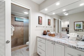 Bathroom - Seashore Stunning Studio with AC!! (Lahaina)