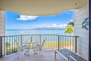 Outdoor dining - NEW UNIT Wake Up to Sprawling Views w/ AC (Lahaina)