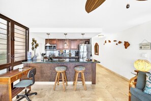 Interior - Fresh to Market: Private End Oceanfront Sanctuary (Lahaina)