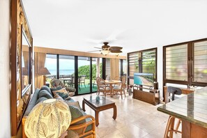 Smart TV - Fresh to Market: Private End Oceanfront Sanctuary (Lahaina)