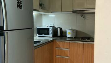 Fridge, microwave, stovetop, electric kettle