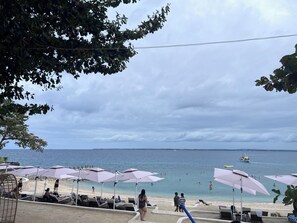 Am Strand, Liegestühle, Strandtücher