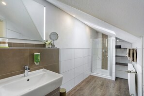 Een douche, een haardroger