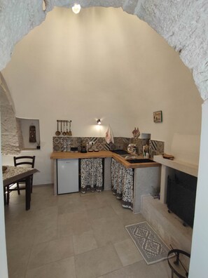 Private kitchen - 🌿 Villa with Trulli and Pool 🌿 (Taranto)