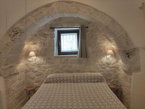 3 bedrooms, iron/ironing board, WiFi, bed sheets - 🌿 Villa with Trulli and Pool 🌿 (Taranto)